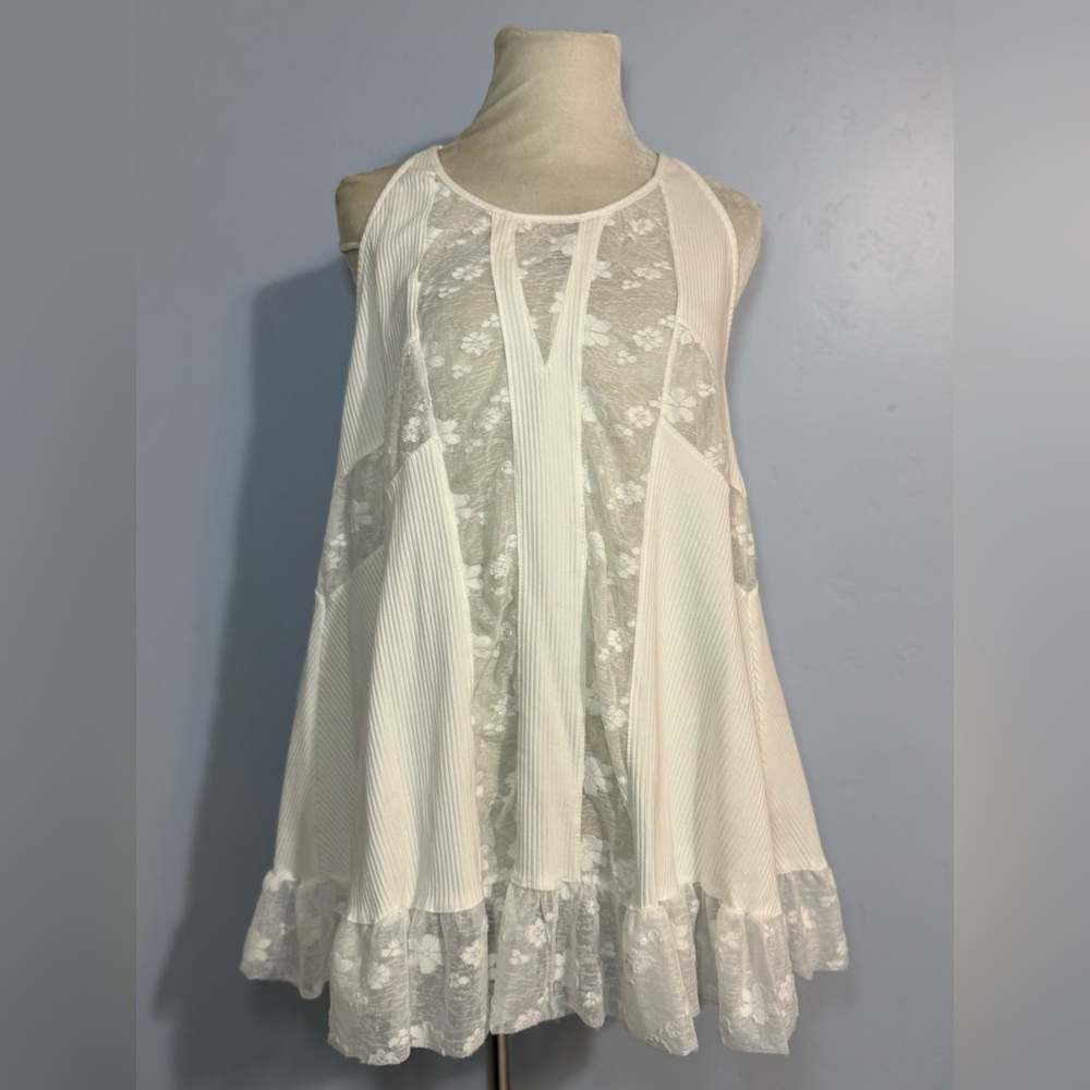 POL Ruffled Floral Lace Tunic Tank Top